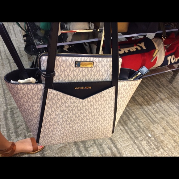 Michael kors purse and wallet set - Picture 2 of 7